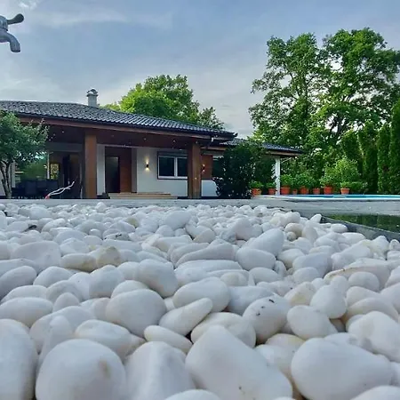 Villa Wood & Green Spa Villa