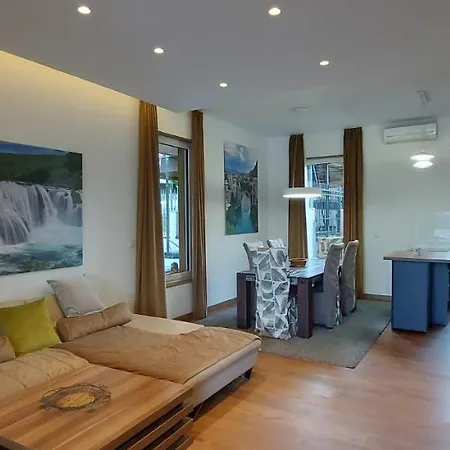 Villa Wood & Green Spa *