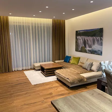 Villa Wood & Green Spa *