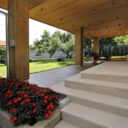 ヴィラ Villa Wood & Green Spa